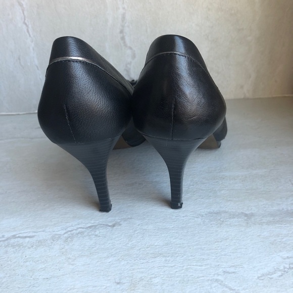 Arturo Chiang floral embellished heel 6.5 black - Picture 6 of 6